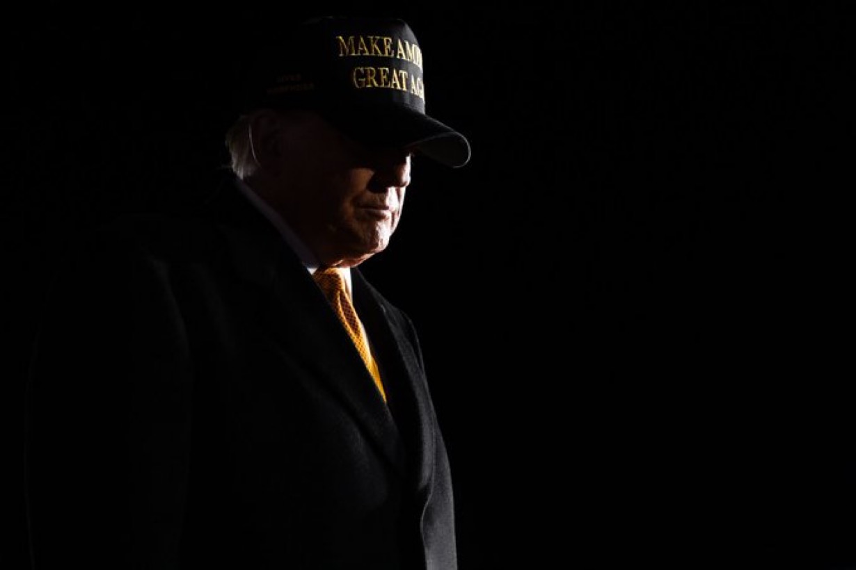 【米国発送】TRUMP公式 MAGA ハット[黒/金] [Dark MAGA][Never Surrender] - 画像 (4)